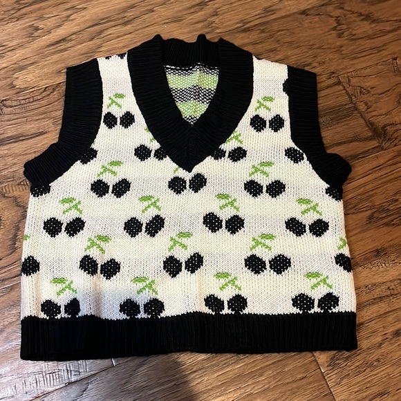 Black Cherry Cropped Sweater Vest size M - Picture 1 of 6